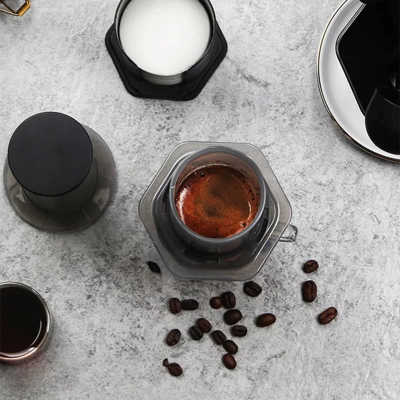 Prenosný french press kávovar